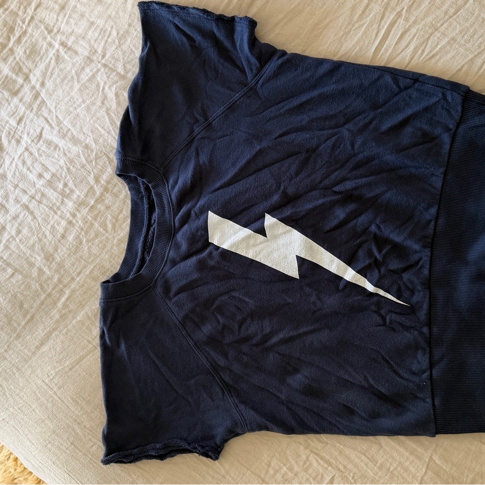 Cropped Lighting Bolt Chaser